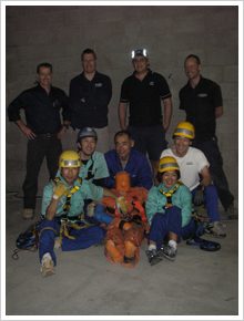 �g���[�i�[�ƎQ�������o�[